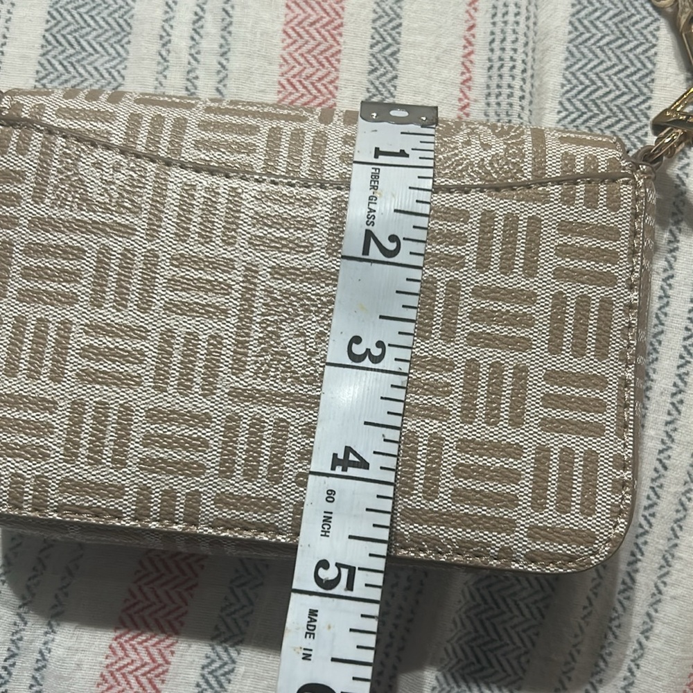 Small Beautiful Purse Color Tan. - Picture 7 of 9
